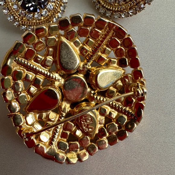 Hobe Brooch and Earrings - Picture 3 of 7